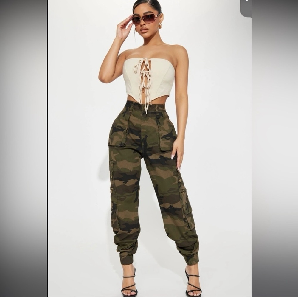 🔥 Fashion Nova “Cadet Kylie Camp” Camo Cargo Pants – NWT – Size Small